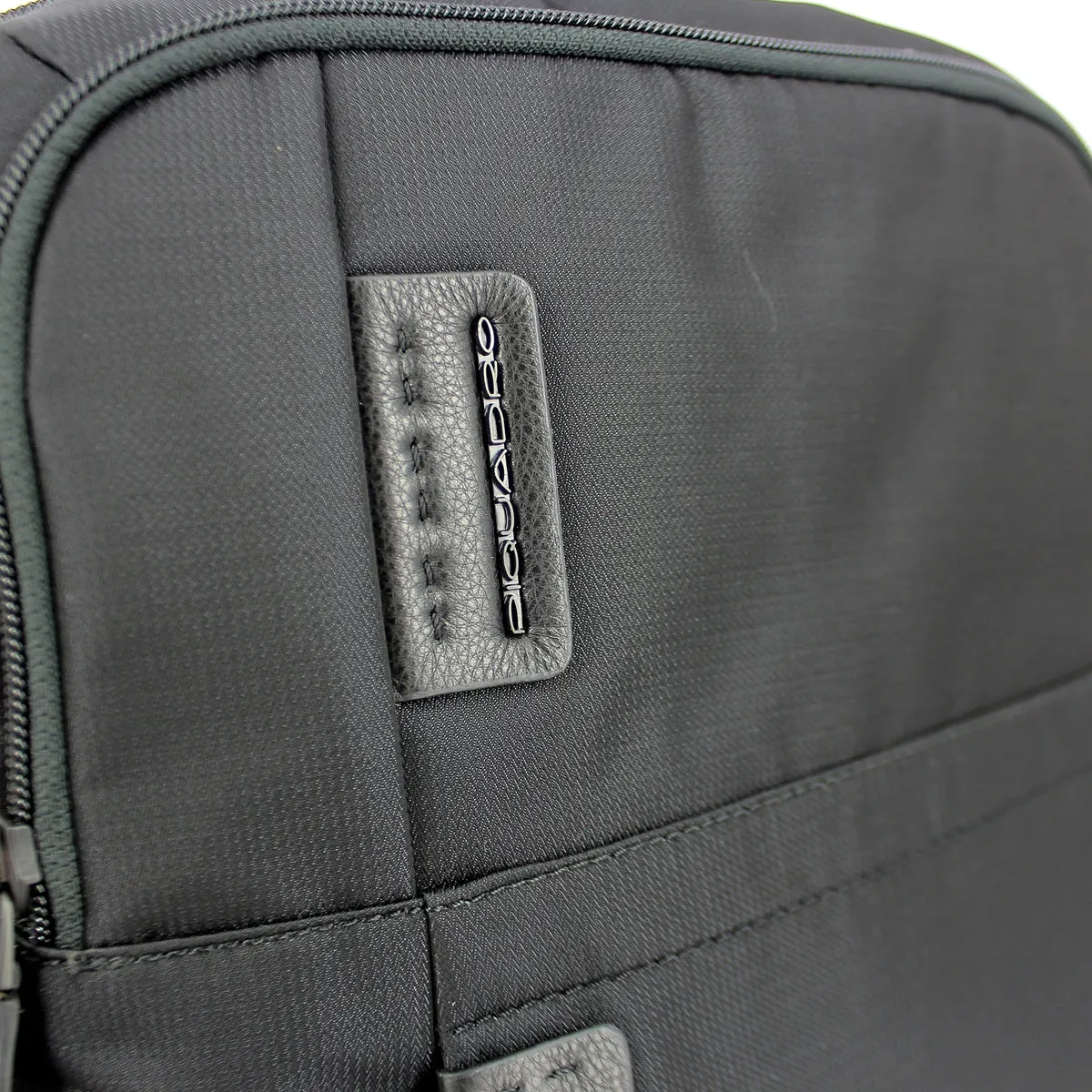 Piquadro - Large computer backpack P16 15.6 Connequ - CA4174P16 - CHEVRON/NERO